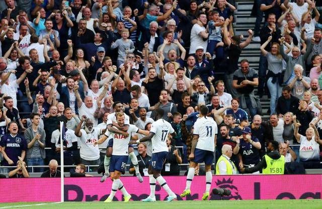 维尼修斯经历1334分钟球荒，皇马球迷嘘他=激励他？（1334分钟无进球，维尼修斯遭皇马球迷嘘声反成动力？）