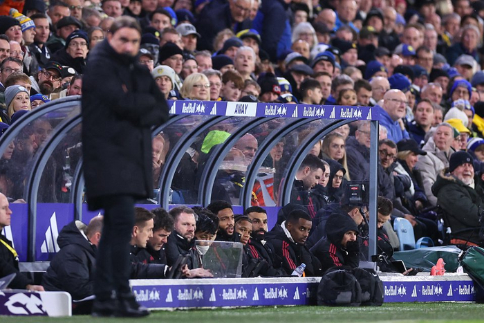 成都战亚冠领头羊，轮到刘殿座首发，蒯纪闻若集训海港难摆脱垫底