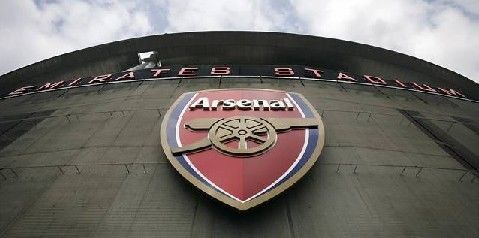 亚泰为客场全勤球迷颁发纪念证书，谭龙、徐浩峰等人参与颁奖