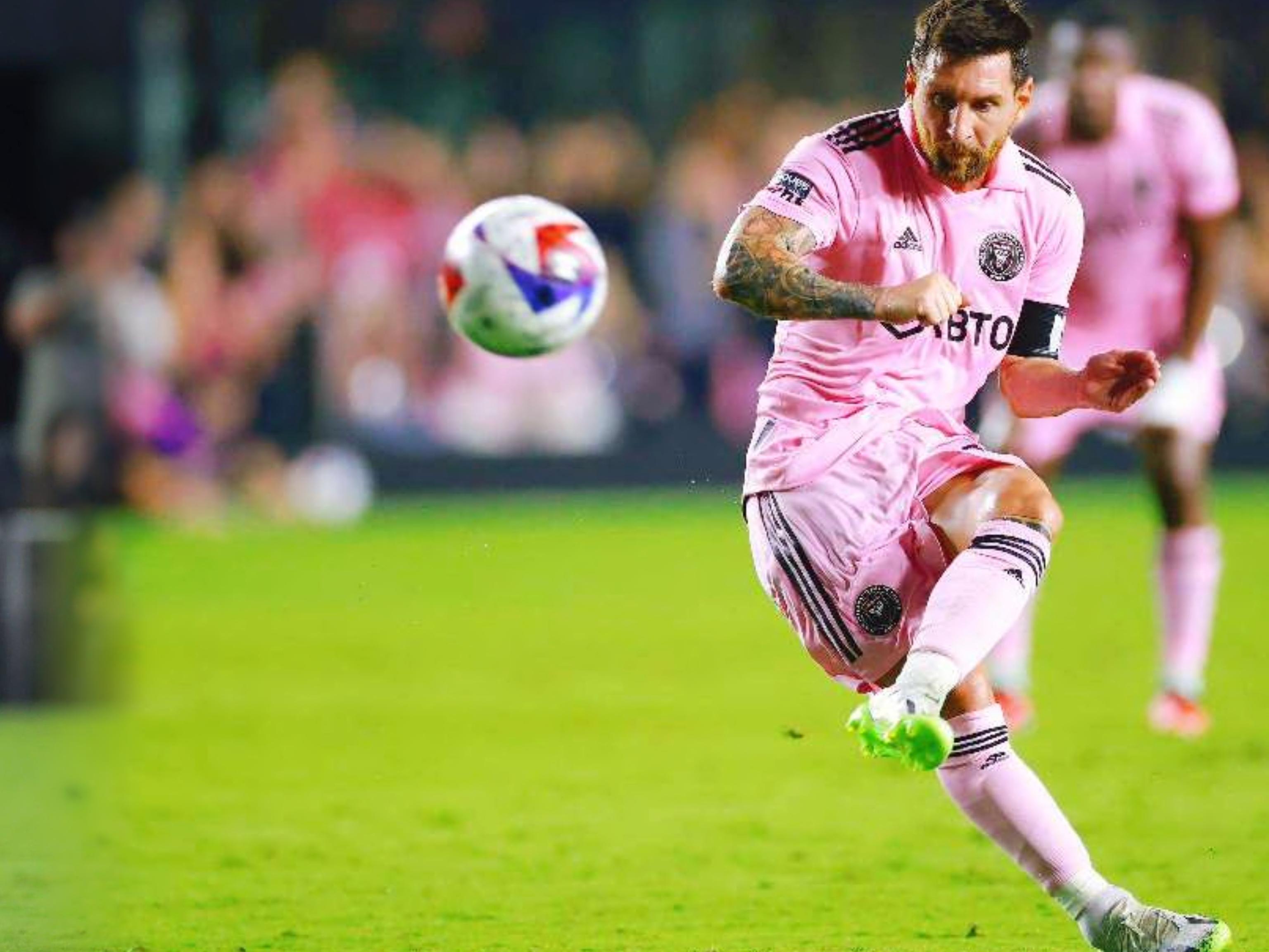 记者：切尔西前锋布罗亚接近永久转会伯恩利