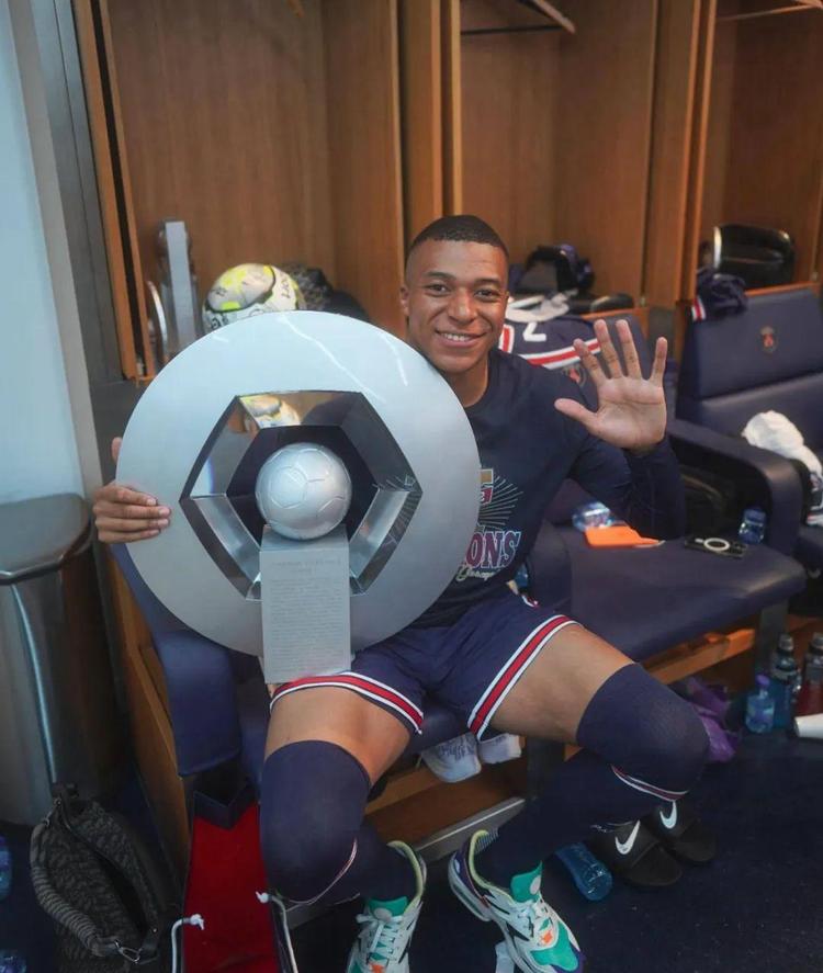 斯通斯伤情未明，曼城欧冠遭遇防线轮换危机